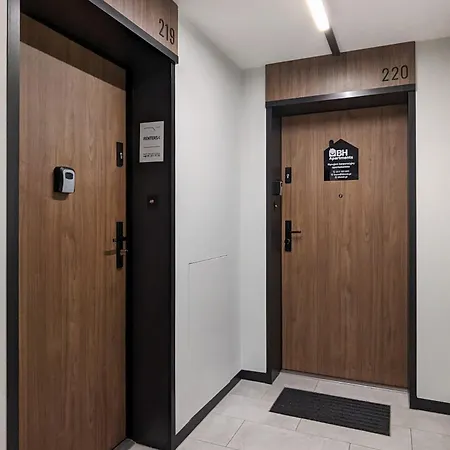 Blue Studio In With Desk And Free Access To The Gym By Renters Appartement Gdańsk