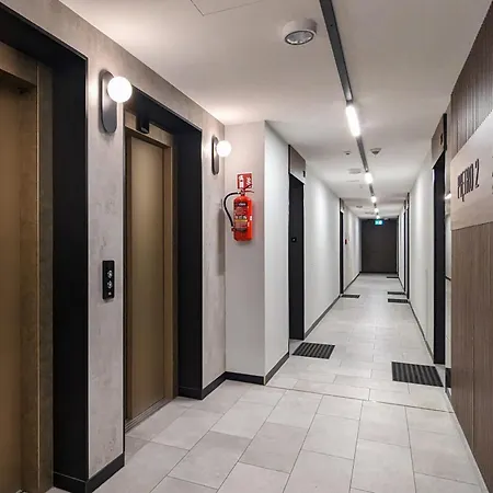 Blue Studio In With Desk And Free Access To The Gym By Renters Appartement *
